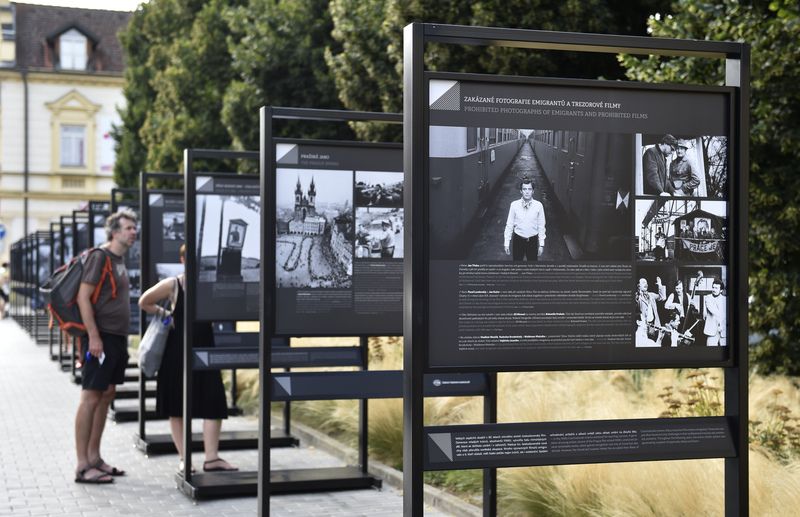 Venkovní fotografická výstava ČTK Nežádoucí okamžiky putuje po republice