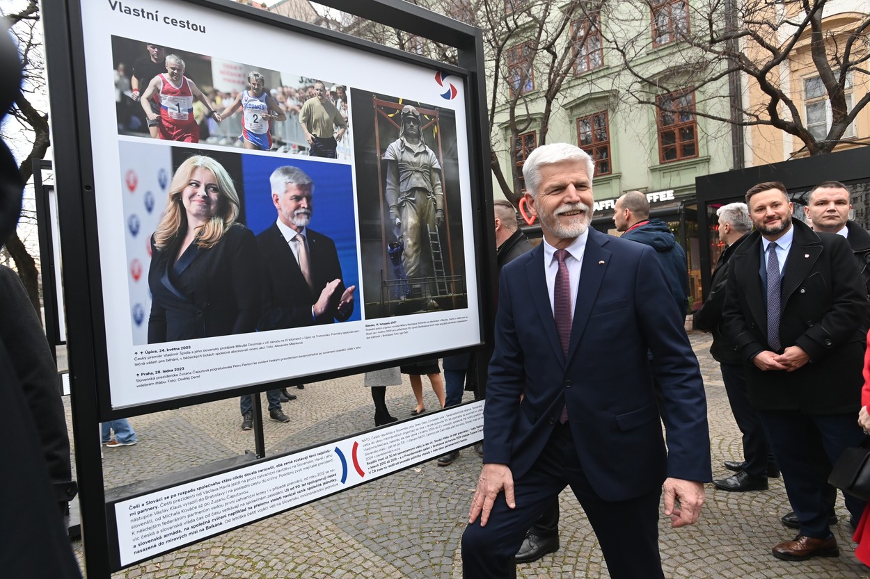 Výstava ČTK, mapující vztahy Čechů a Slováků, se přestěhovala na Slovensko, viděl ji i prezident Pavel