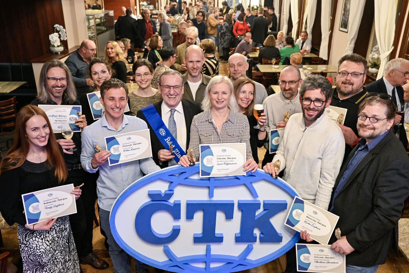 Zlaté pero ČTK získal Karel Čapek, vyznamenán byl i končící ředitel Majstr
          